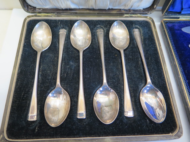 A cased set of six silver teaspoons set of six filled handle cake/fruit knives, Victorian silver - Image 2 of 4