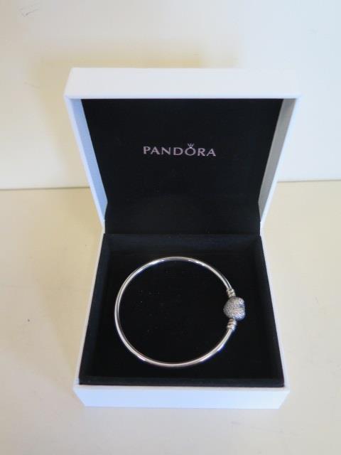 A Pandora silver sparkling heart bracelet, boxed, in good condition