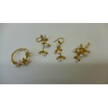 A hallmarked 18ct yellow gold and pearl suite of jewellery, ring, earrings and pendant - ring size