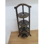 A Chinoserie decorated 4 tier cakestand, 90cm tall, missing a foot