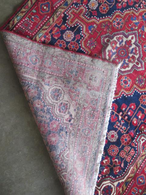 A hand knotted woollen Hamadan rug. Size 2.30m x 1.33m - Bild 3 aus 3