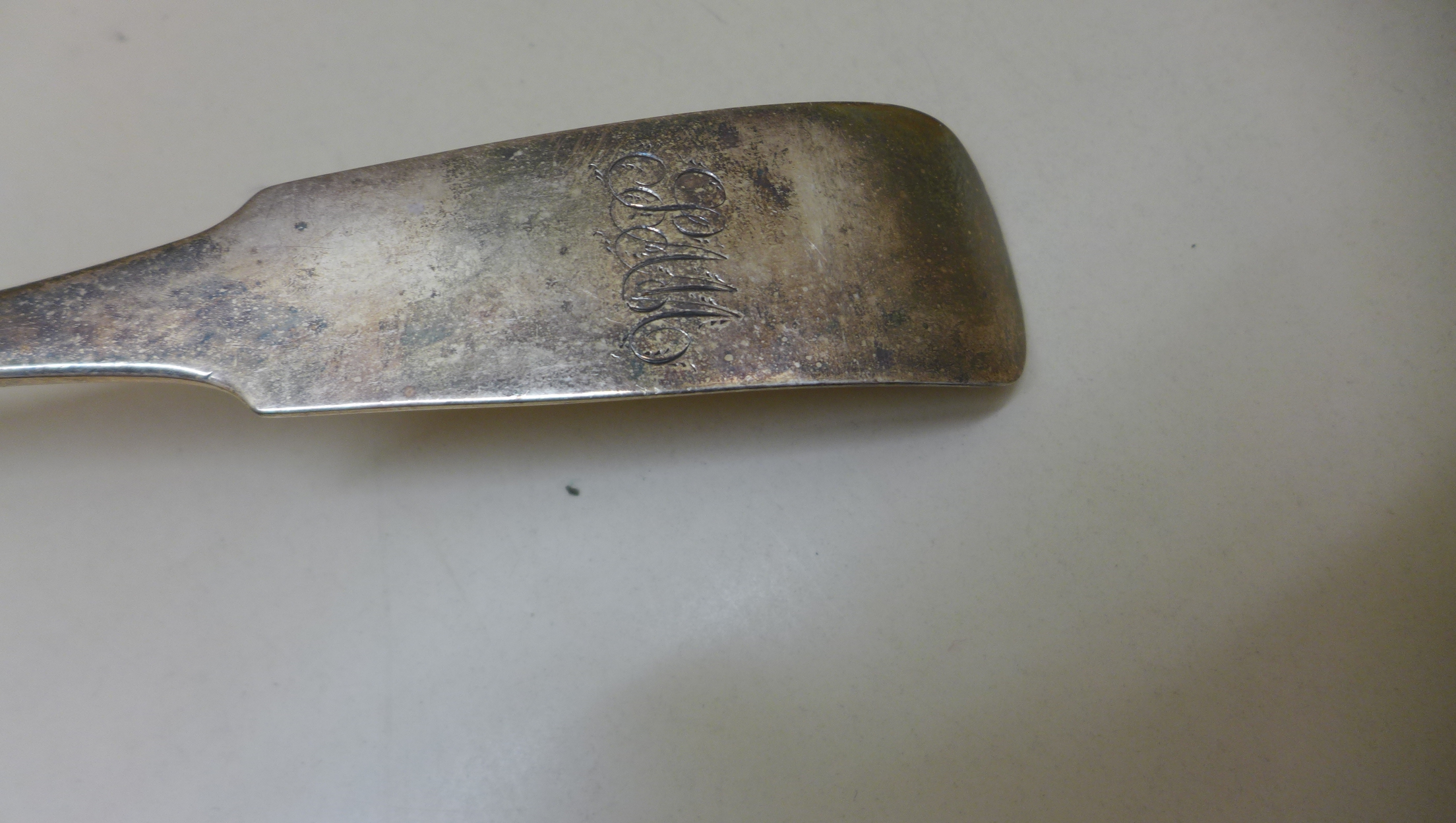 A Georgian Irish silver serving spoon. Dublin 1809 Maker JP, 33 cm long, approx 4.9 troy oz, - Image 2 of 4