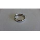 A hallmarked 950 platinum band ring, size Q, approx 8 grams in good condition