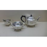 A presentation silver 3-piece tea set Sheffield 1933/34 total weight approx 28.5 troy oz - in