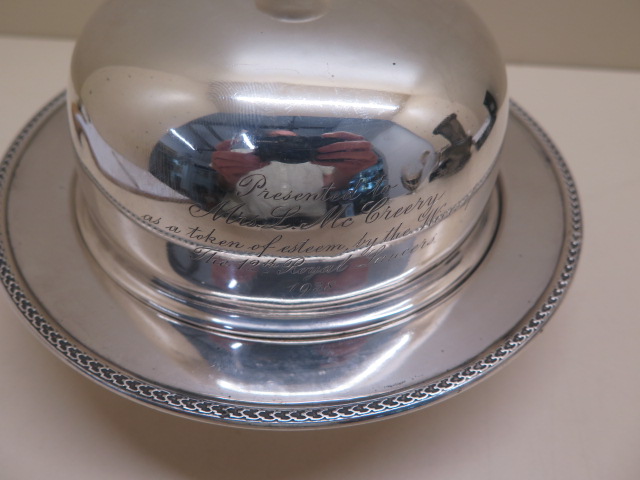 A presentation muffin serving dish. Hallmark Birmingham 1937/38 approx 15 troy oz, some dents but - Image 4 of 4