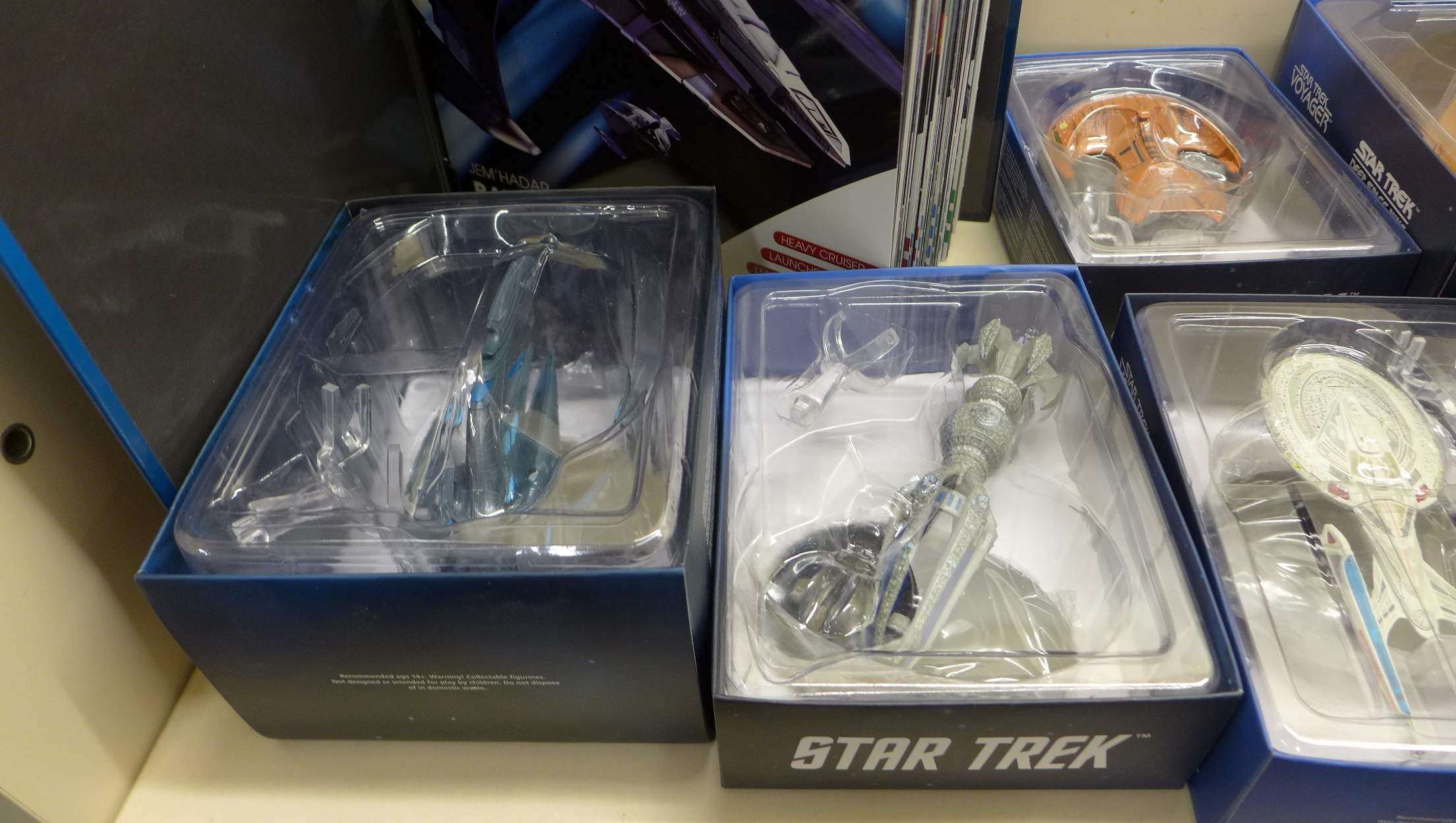 STAR TREK Eaglemoss collections folder and 12 star ships, one box ripped - Image 3 of 3