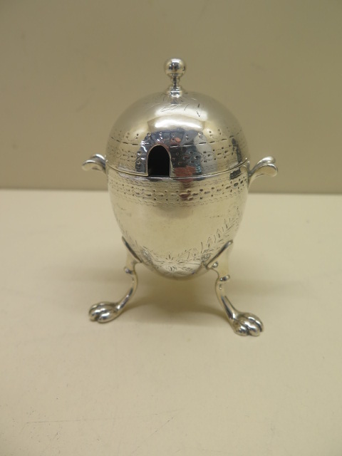 A silver egg shaped mustard pot with blue glass liner, London. Silver weight approx 3.4 troy oz - Image 2 of 4