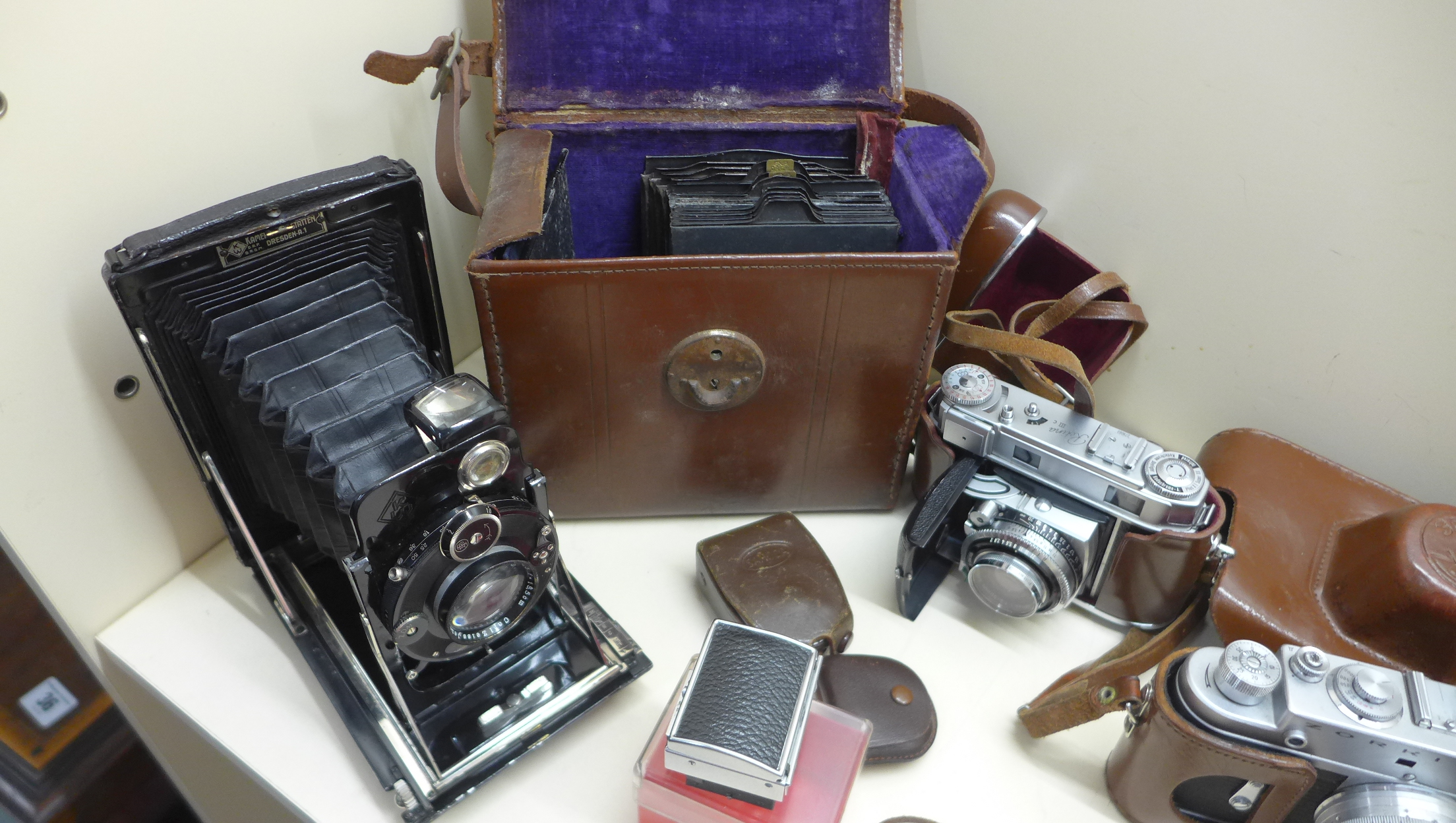 A Kamera-Werkstatten folding bellows plate camera with case, a Zorki-4 camera, Voigt lander - Image 2 of 5