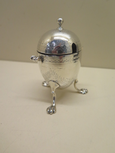 A silver egg shaped mustard pot with blue glass liner, London. Silver weight approx 3.4 troy oz