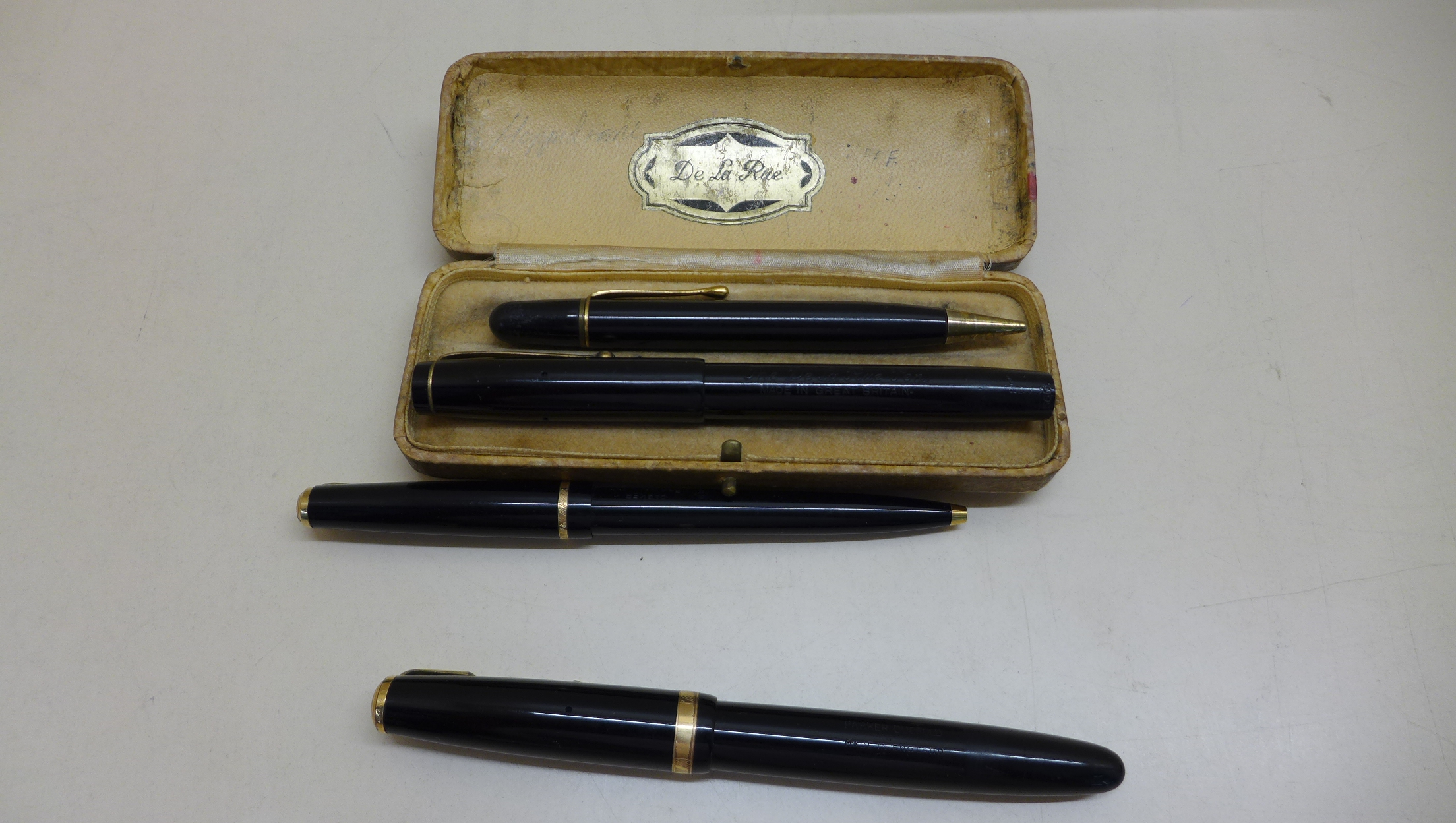 A cased De La Rue gold nib fountain pen and pencil together with a large size Parker Duofold and