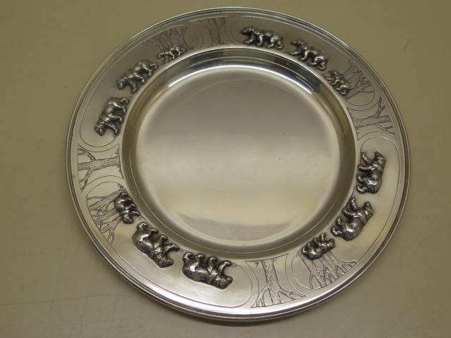 A silver Mappin and Webb 3 little bears dish. 18cm diameter. Hallmark Sheffield 1963/64 approx 8.9