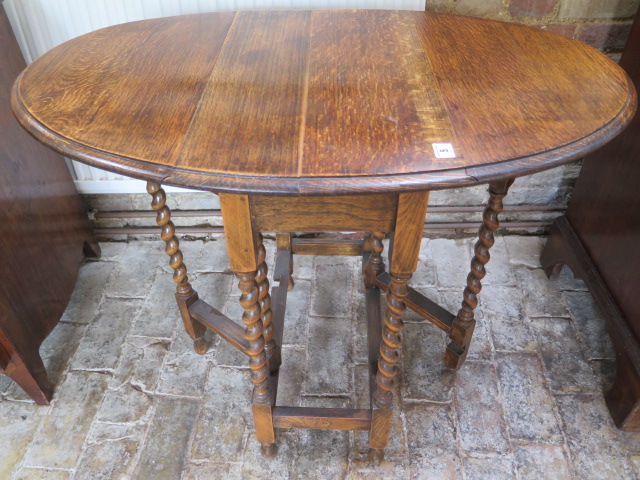 A 1930's oak barleytwist dropleaf side table, 71cm tall x 60cm x 90cm