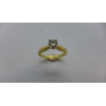 A hallmarked 18ct yellow gold solitaire diamond ring, diamond approx 0.30ct, ring size L, approx 2.
