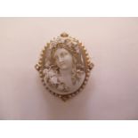 An impressive cameo 9ct gold brooch set with pearls and diamonds 6.5cm x 5.5cm x 2cm deep, total