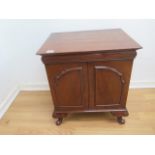 A good quality walnut 4 drawer cabinet with cutlery fittings on dwarf cabriole legs, 53cm tall, 48cm