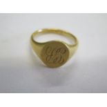 An 18ct yellow gold hallmarked signet ring, size S, approx 10.2 grams