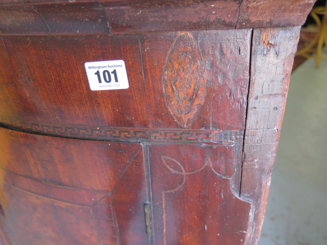 A Georgian mahogany bowfronted corner cupboard, 111cm tall, 75cm wide - Image 3 of 7