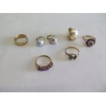 A 14ct gold Amethyst ring , a single 14ct earring, a pair of 14ct pearl earrings, a 10ct ring, a