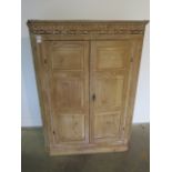 A Georgian pine corner cupboard with panelled doors and 3 internal shelves, 140cm tall x 100cm wide