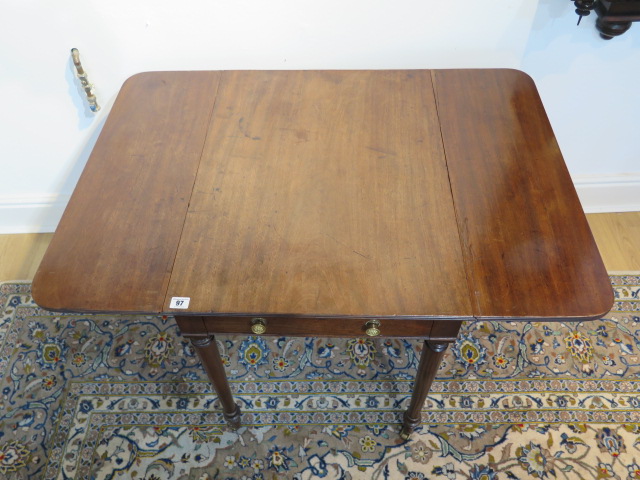 A Georgian drop leaf mahogany Pembroke table with a drawer, 68cm tall, 102 x 71cm extended - Image 2 of 5