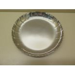 A silver dish Dublin 1969, 21cm diameter, approx 12.3 troy oz