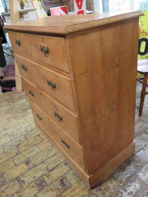 A Victorian stripped pine 5 drawer chest, 100cm tall x 92cm x 47cm - Image 3 of 4