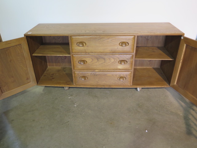 An Ercol blond elm sideboard with 3 drawers and 2 cupboard doors, 67cm tall, 156cm x 43cm, in good - Image 3 of 3