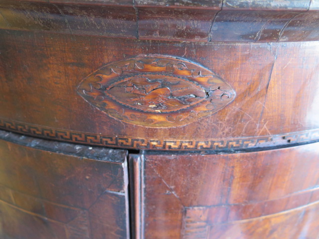 A Georgian mahogany bowfronted corner cupboard, 111cm tall, 75cm wide - Image 5 of 7