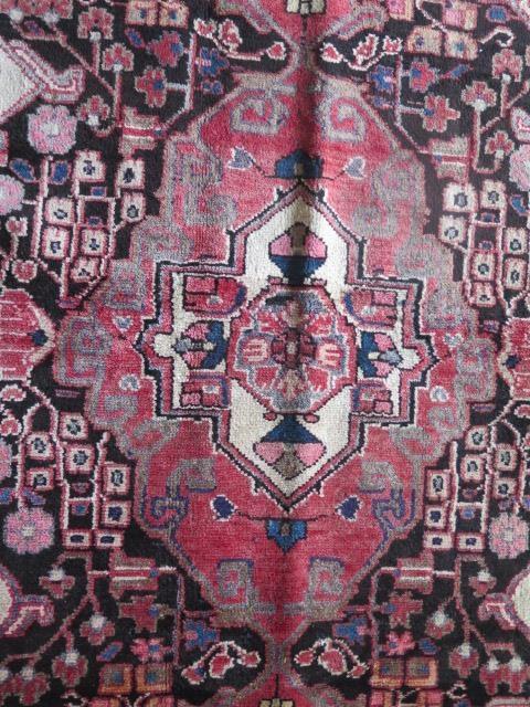 A hand knotted Hamadan rug. Size 2.26m x 1.2m - Image 2 of 2