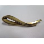 A hallmarked 9ct gold swept brooch, 6cm long, approx 4.7 grams in good condition