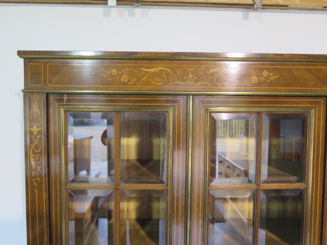 A French 19th century rosewood inlaid bookcase, the glazed doors opening to reveal five internal - Image 5 of 7