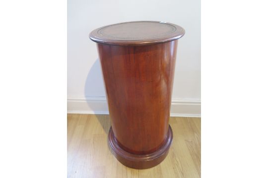 A mahogany round bookcase with leather top, 73cm tall x 39cm diameter, generally good condition - Image 3 of 3