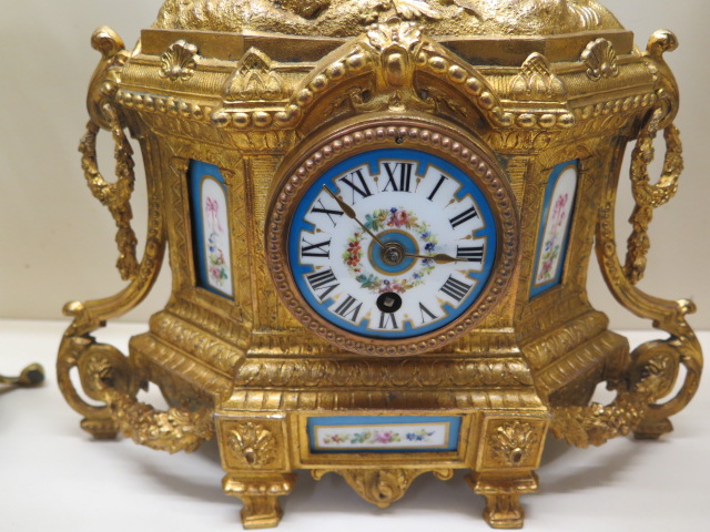 A Louis XVI style gilt metal mantel clock with a figural surmount and inset painted porcelain dial - Image 8 of 8