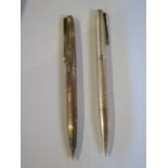 A 9ct yellow gold Parker propelling pencil, 13cm long, working and in generally good condition,