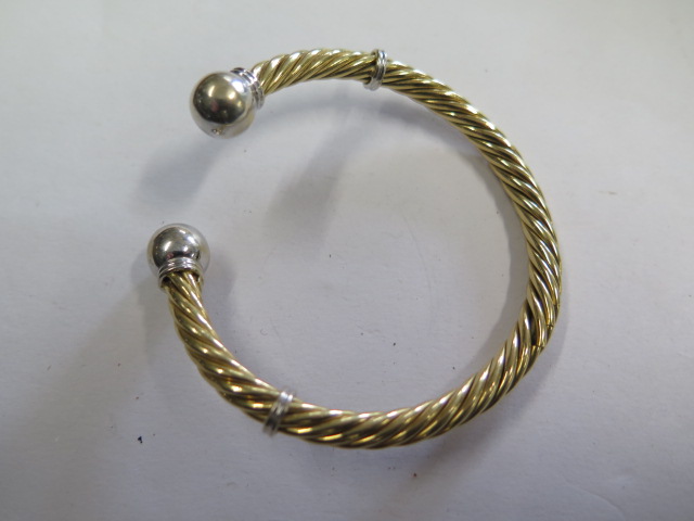 A yellow gold and white metal sprung coiled bangle, tests to approx 18ct, approx 23 grams, splitting - Image 2 of 3