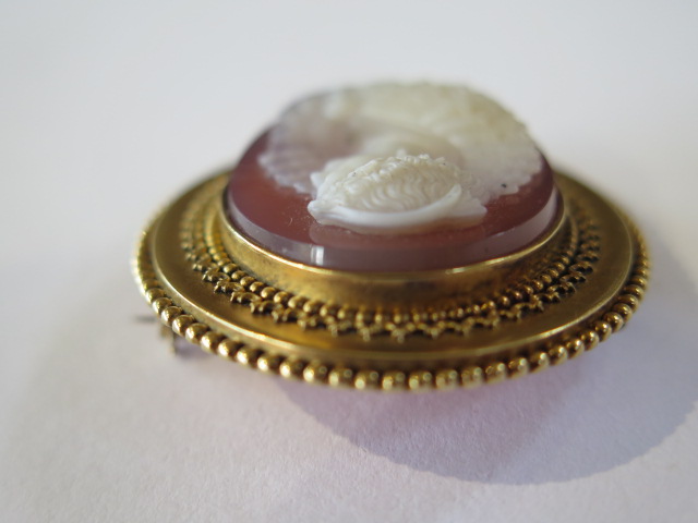 A good gold mounted Cameo of an Elizabethan lady, 3.6cm and tests to approx 9ct, probably originally - Image 6 of 6