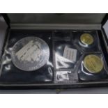 A Bermuda Monetary Authority silver jubilee coinage set no 3804 comprising a 900/1000 gold 100