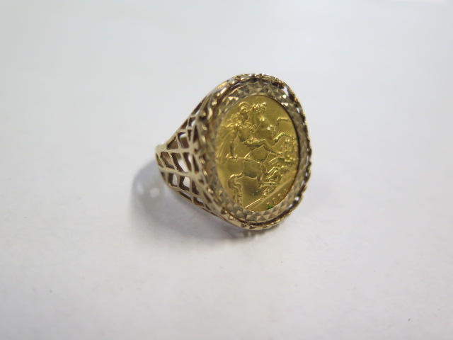 A George V gold half sovereign, dated 1914, in a hallmarked 9ct gold ring mount, size M, total