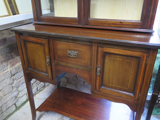 An Edwardian mahogany and line inlaid display cabinet, with glazed hinged doors enclosing two - Image 3 of 6