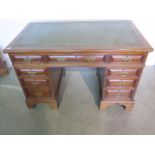 A late Victorian / Edwardian mahogany 9 drawer twin pedestal desk, 81cm tall x 123cm x 71cm