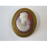 A good gold mounted Cameo of an Elizabethan lady, 3.6cm and tests to approx 9ct, probably originally