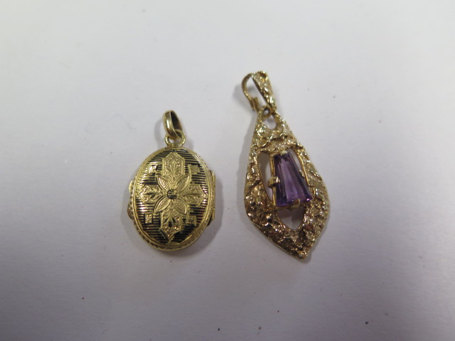 A hallmarked 9ct yellow gold Amethyst pendant 3.5cm, approx 3.8 grams and an 18ct locket, approx 2.7