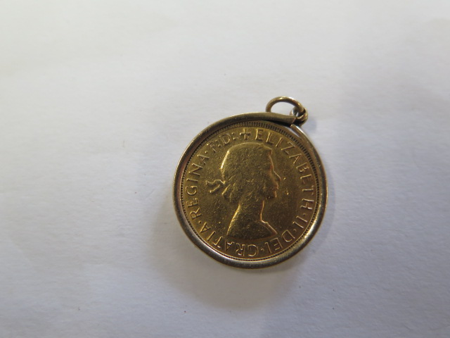 An Elizabeth II gold full sovereign 1968 in a hallmarked 9ct gold pendant mount, total weight approx - Image 2 of 2