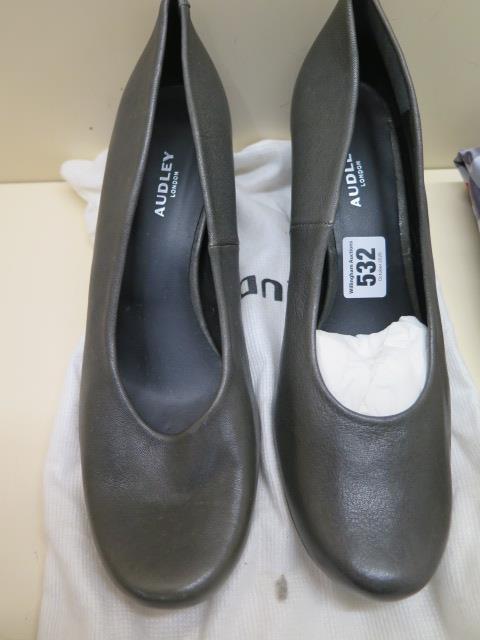 Luxury goods comprising: a pair of ladies Audlay grey leather shoes, size 40 Euro, a Mary Chess - Image 2 of 5