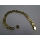 An 18ct tricolour gold bracelet, 21cm long, with a broken catch, approx weight 19.6 grams