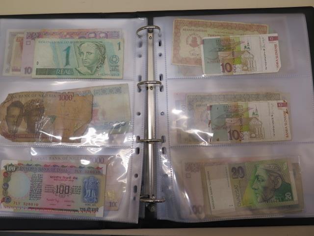 A collection of World bank notes, approx 100, in a black ring binder - Image 3 of 3