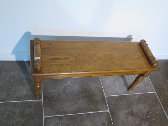 An oak window seat, made by a local craftsman to a high standard, 52cm tall x 103cm x 33cm - Image 2 of 2