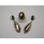 A 14ct gold ring and abalone earring set, ring size S, earrings 6cm long, total weight approx 15.9