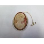 A hallmarked 9ct yellow gold mounted Cameo brooch with safety chain, 4.5cm x 3.7cm, approx 11.5