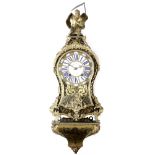 λ A French Louis XV boulle marquetry mantel clock, the eight day brass movement with an outside
